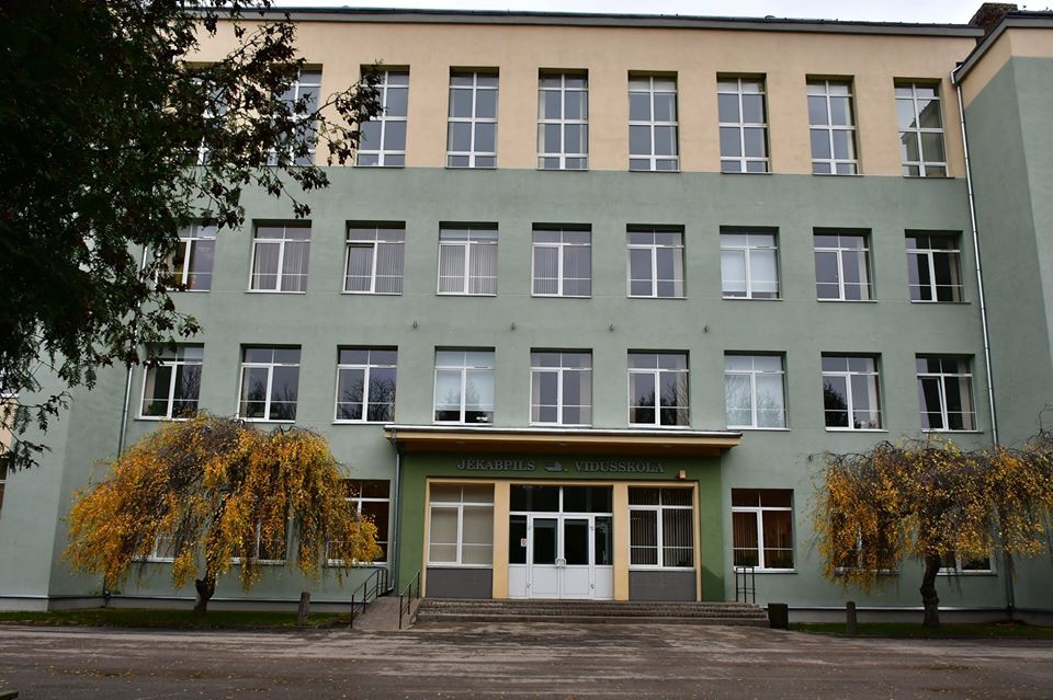 Jēkabpils 3. vidusskola ieskandina 110. jubileju