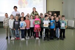 Jēkabpils 3.vidusskolas skolēni tiekas ar rakstnieci Lauru Vinogradovu